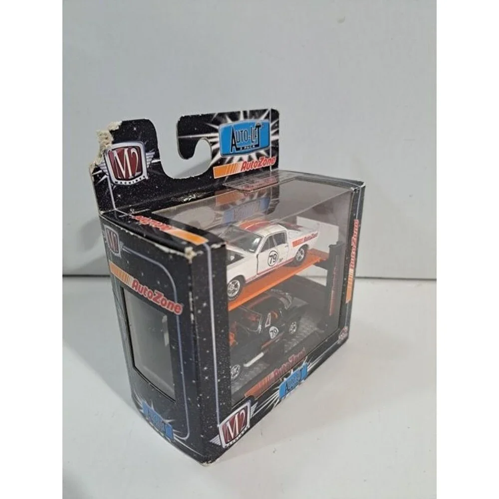NIP M2 Machines Auto-Lift 1:64 Die Cast Ford Shelby Mustang & Chevrolet Corvette